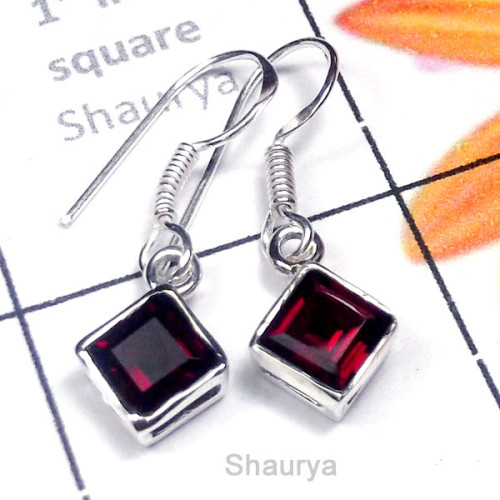 Garnet B - CES996-Small Size Casting Pretty Earring Garnet B - CES996-Small Size Casting Pretty Earring