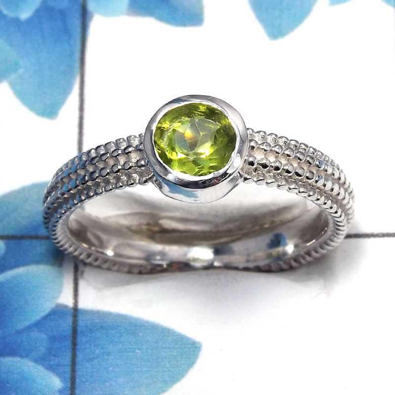 Peridot Cut B - SCR763 - Natural Green Peridot 6mm Round Cut Gemstone 925 Sterling Silver Casting Ring Peridot Cut B - SCR763 - Natural Green Peridot 6mm Round Cut Gemstone 925 Sterling Silver Casting Ring