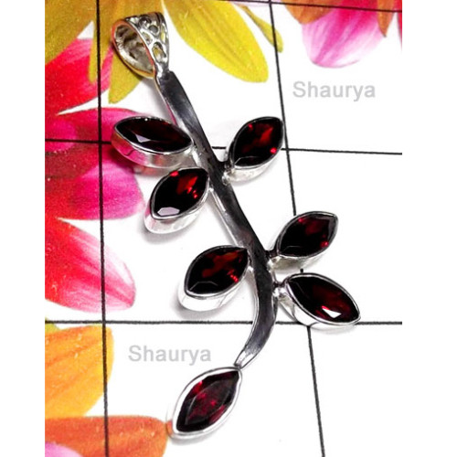 Garnet O - SD977-Precious Cut Gemstone Gorgeous Pendant Garnet O - SD977-Precious Cut Gemstone Gorgeous Pendant