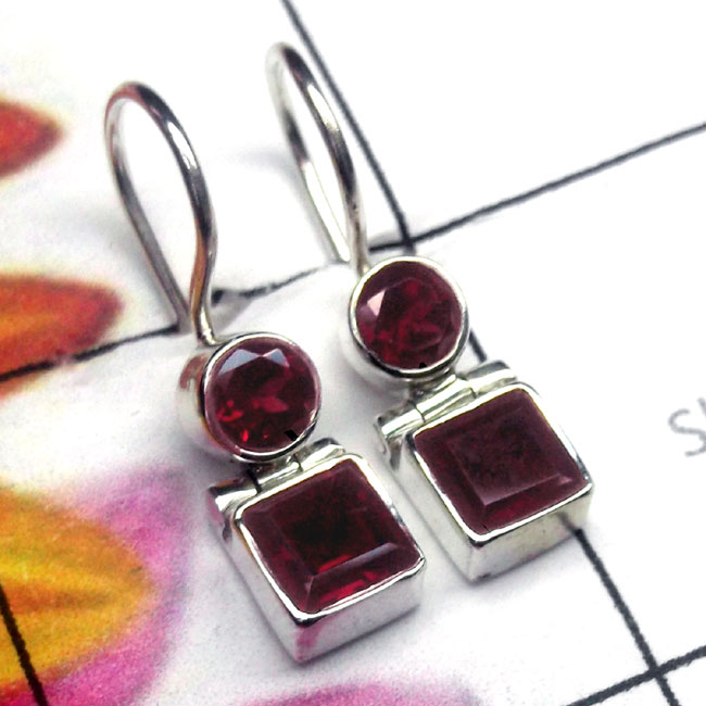 Garnet D - SPE986-Two Stone Lightweight 925 Plain Silver Earring Garnet D - SPE986-Two Stone Lightweight 925 Plain Silver Earring