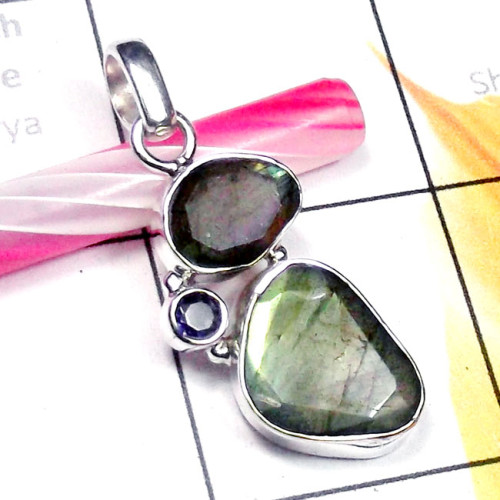 Labrodorite I - ISP898-Cut Gemstone 925 Plain Silver Stunning Pendant Labrodorite I - ISP898-Cut Gemstone 925 Plain Silver Stunning Pendant