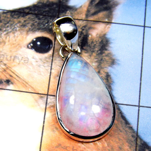 Rainbow Moonstone A - RNB986-925 Plain Silver with Cab Rainbow Moonstone Plain Pendant Rainbow Moonstone A - RNB986-925 Plain Silver with Cab Rainbow Moonstone Plain Pendant