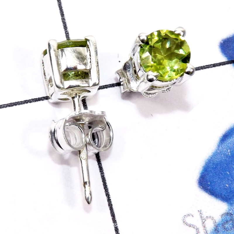 Peridot cut A - SSE972-5mm Round Faceted Gemstone 925 Silver Prong Setting Stud Peridot cut A - SSE972-5mm Round Faceted Gemstone 925 Silver Prong Setting Stud