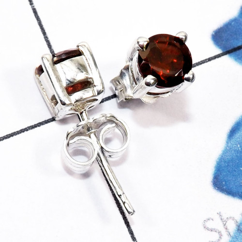 Garnet Cut B - SSE972-5mm Round Faceted Gemstone 925 Silver Prong Setting Stud