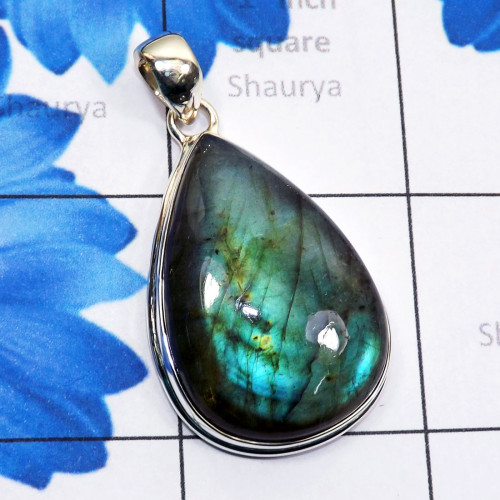 Labradorite Cab C - ISP817-925 Wholesale Silver India Labradorite Pendant Labradorite Cab C - ISP817-925 Wholesale Silver India Labradorite Pendant