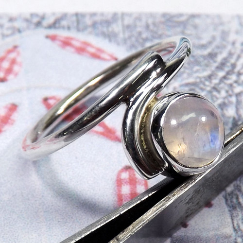 Rainbow Moonstone D - BDR983-7x7mm Round Shape Natural Gemstones Rings of 925 Sterling