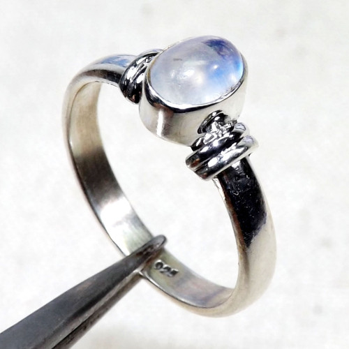Rainbow Moonstone E - BDR963-7X5mm Oval Shape 925 Sterling Silver Small Rings