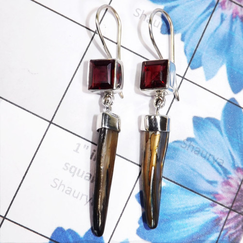 Garnet cut & Biwa Pearl C - XSE965-925 Sterling Silver Earrings of Lovely Biwa Pearl Gemston Garnet cut & Biwa Pearl C - XSE965-925 Sterling Silver Earrings of Lovely Biwa Pearl Gemston