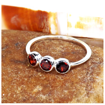 Garnet Cut O - SFJ911-Stunning Look Three Cut Gemstone Light Weight Ring 925 Sterling Silver