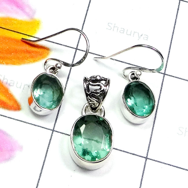 Apatite Cut B - NDS972-925 Plain Silver Charoite, n Labradorite Earring Pendant